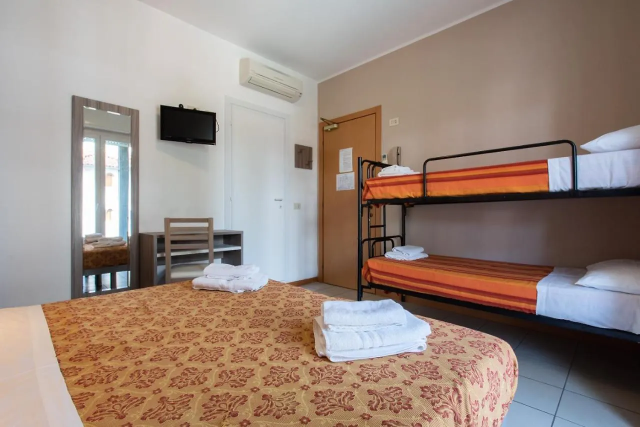 La Plata Hotel - Con Piscina Riccione 2*,  Italy